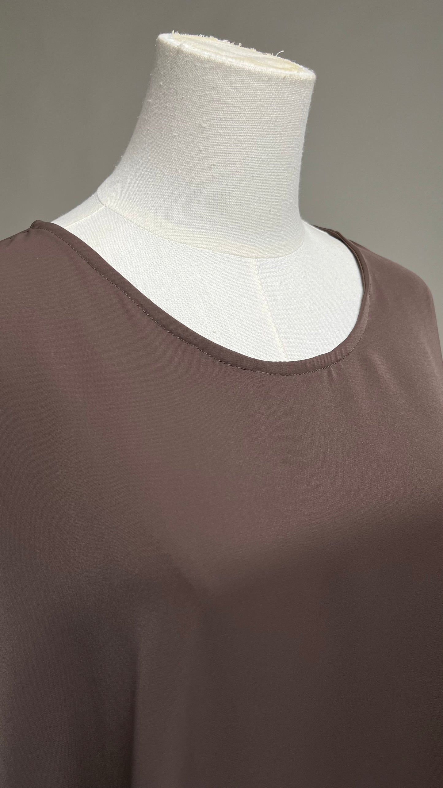 Close-up of the round neckline on the coffee Safiyyah Closed Abaya