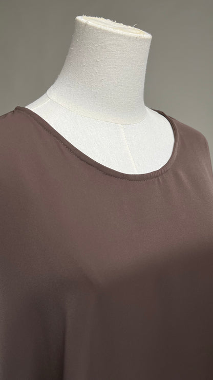 Close-up of the round neckline on the coffee Safiyyah Closed Abaya