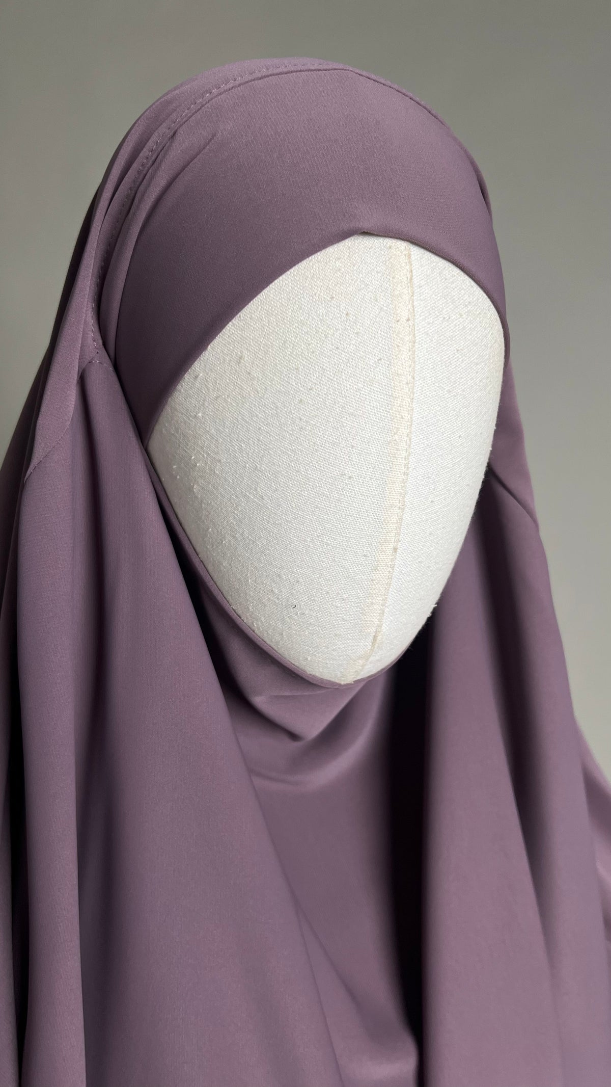 Close-up of the Taro Sumayyah Two-Piece Jilbab khimar around the face