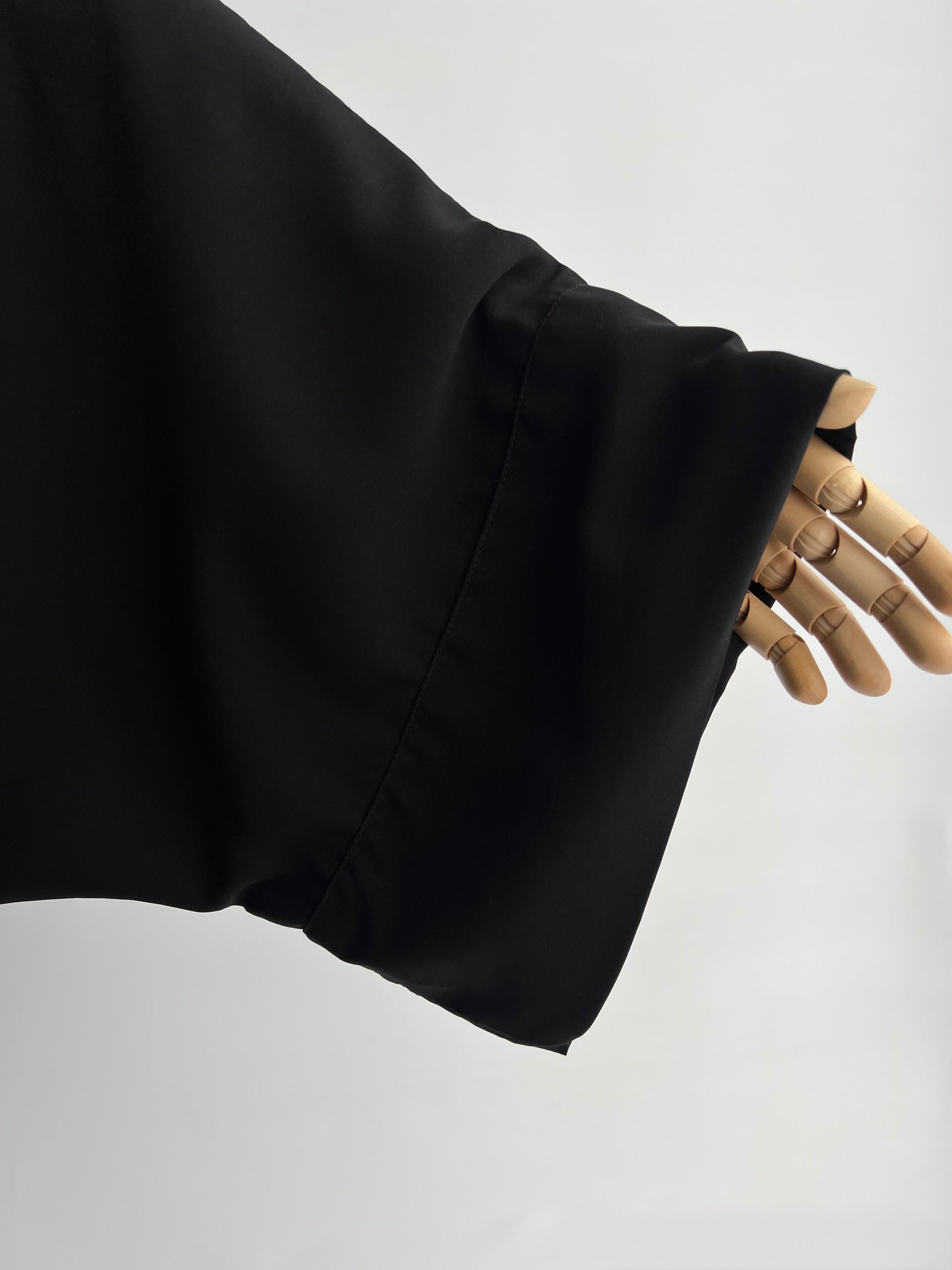 Close-up of sleeve cuff on Essential Zip Abaya