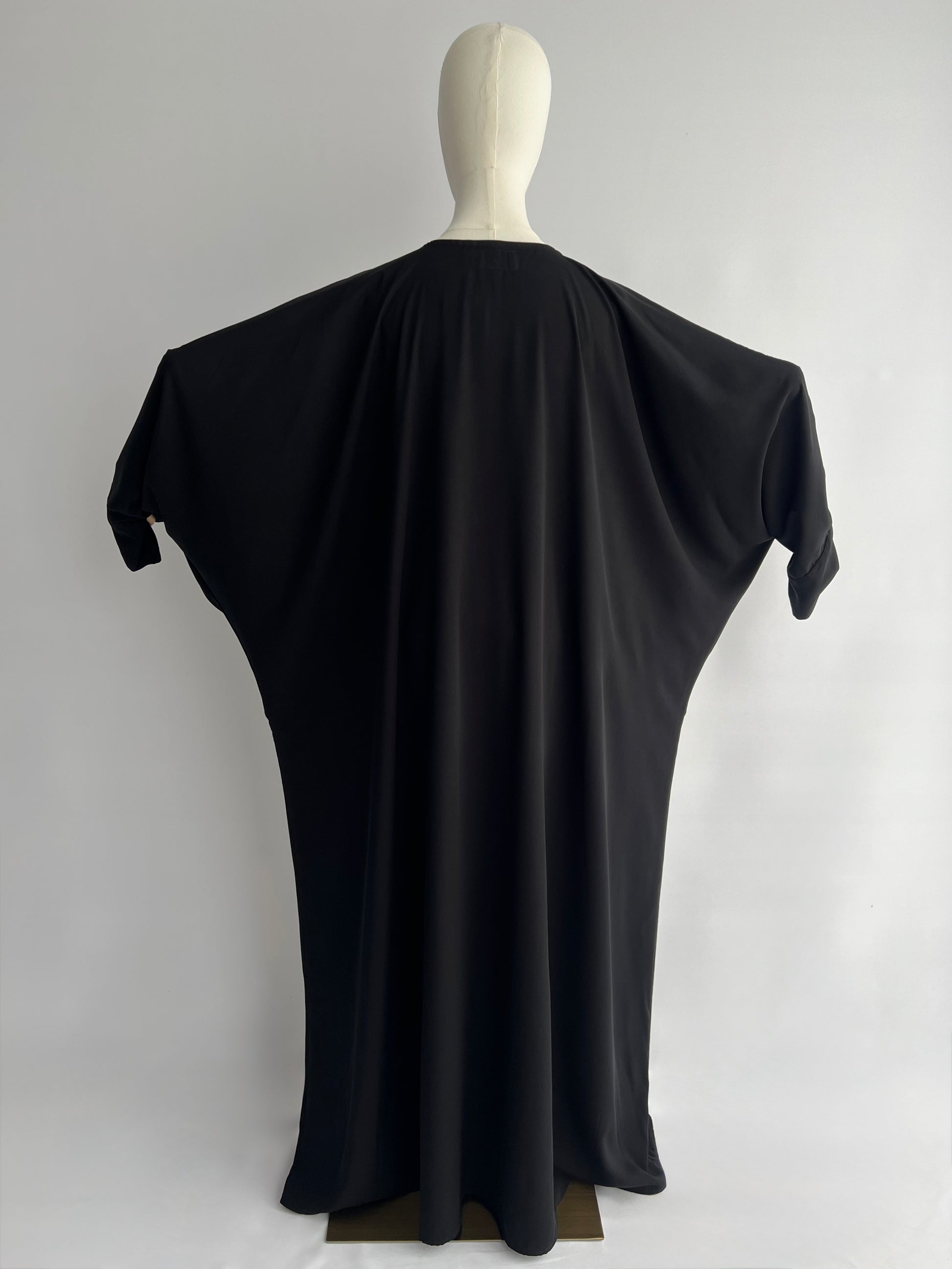 Essential Zip Abaya width demonstration, back view showing fabric span